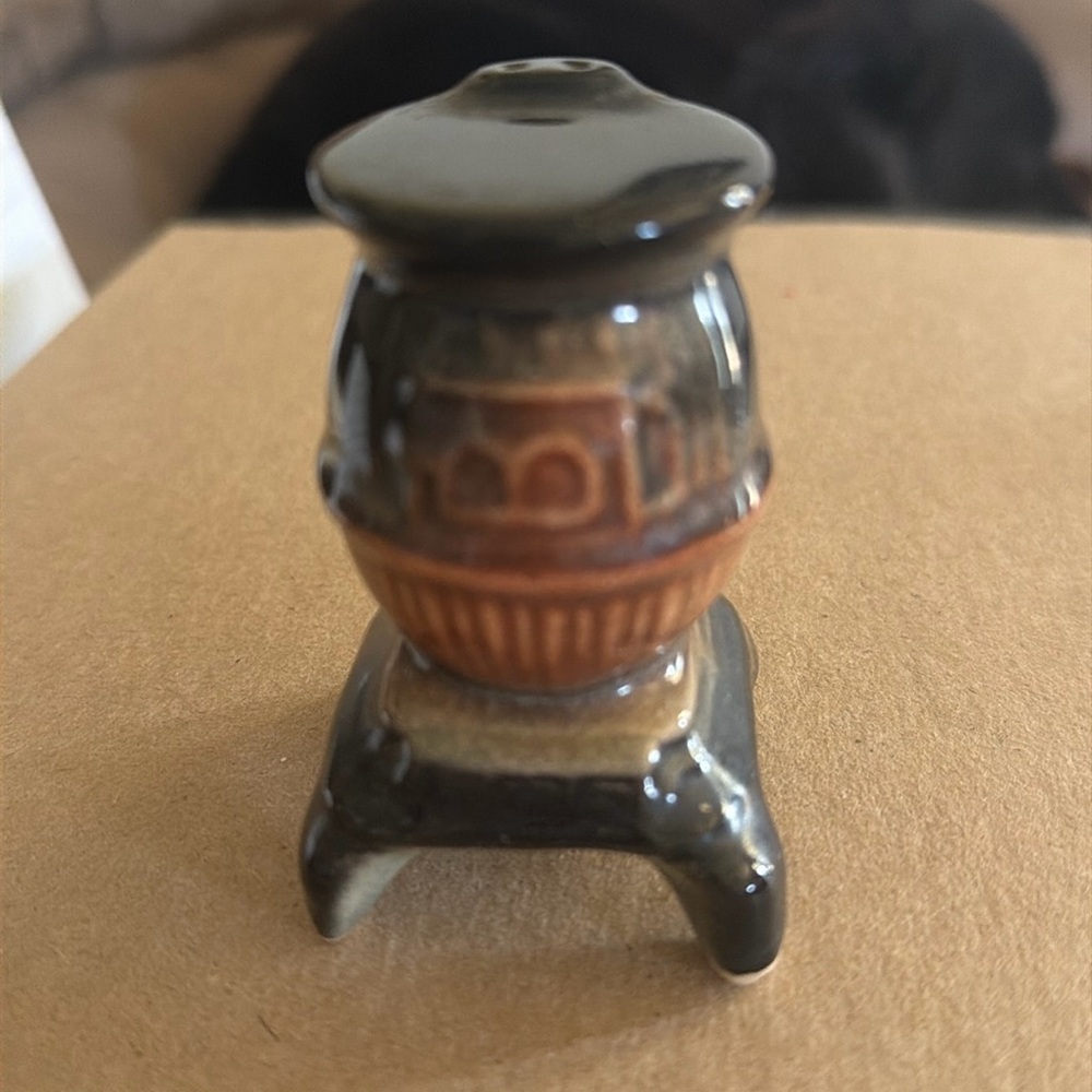 vintage pot belly pepper shaker